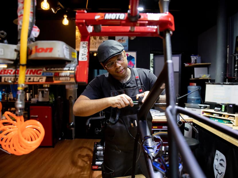 Bicycle mechanic deals school online